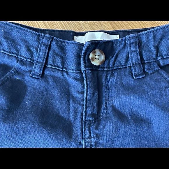 Old Navy school uniform shorts with adjustable waist. - Picture 5 of 5